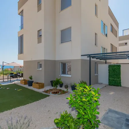 Adriatic Split With Sea View And Garden Podstrana