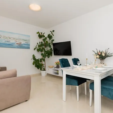 Adriatic Split With Sea View And Garden شقة *