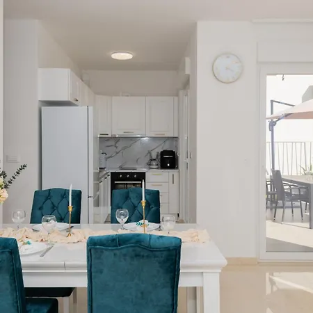 Adriatic Split With Sea View And Garden شقة *