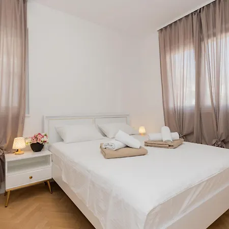 Adriatic Split With Sea View And Garden شقة